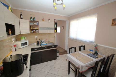 Eladó Ház 1203 Budapest 20. kerület 3 különbejáratú lakás egy telken Pesterzsébeten ELADÓ