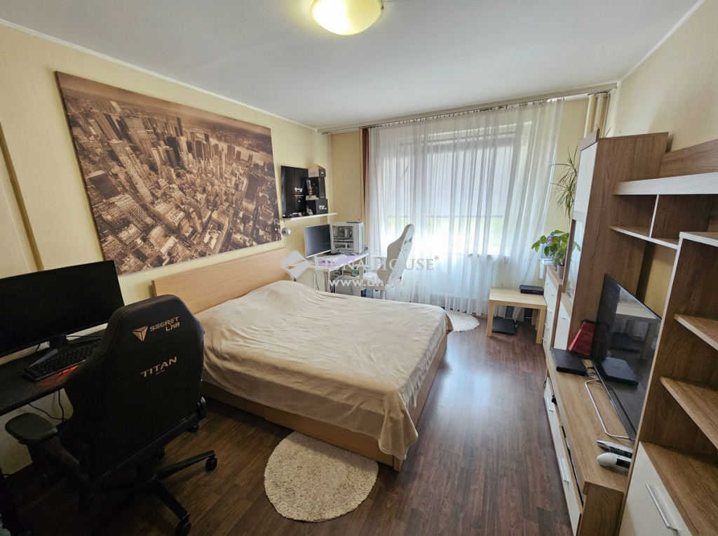 1042 Budapest 4. kerület , Panelprogramos, 60m2-es, 3 szobás, loggiás, akár albérlővel! — 1/12