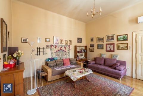 Eladó Lakás 1137 Budapest 13. kerület , Két külön bejáratú ingatlan a Hollán Ernő sétányon