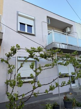 Eladó Ház 8226 Alsóörs , Sorház saját udvarral