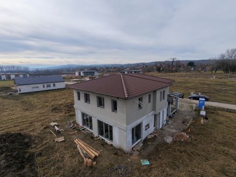 Eladó Lakás 8623 Balatonföldvár , új parcellázású lakóövezetben, luxus lakás saját kertrésszel