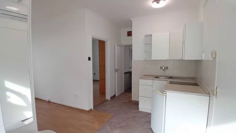 Kiadó Ház 8600 Siófok Belvárosi , 2 szobás, konyhás, fürdőszobás házrész kiadó!