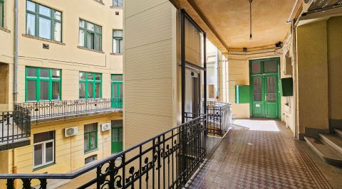 Eladó Lakás 1056 Budapest 5. kerület VÁCI utca - szép ház, 3 szobás, MAGAS MINŐSÉGŰ lakás!
