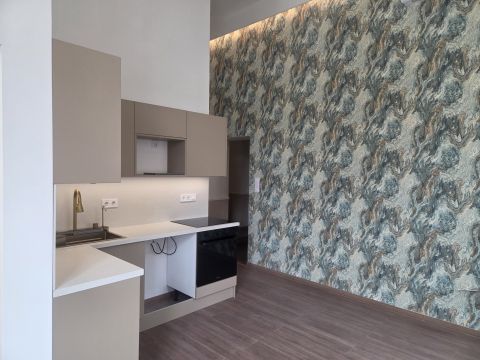 Eladó Lakás 1077 Budapest 7. kerület , 42 m2-es, erkélyes, modern, fiatalos lakás az Almássy térnél