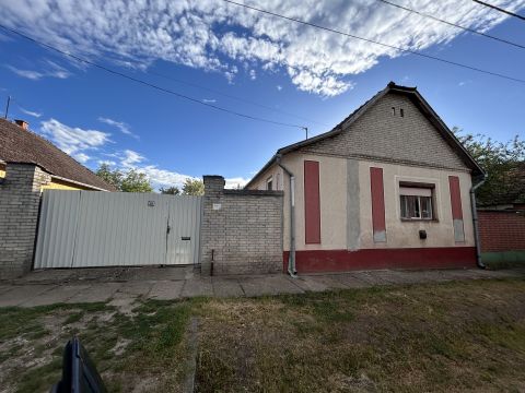 Eladó Ház 6440 Jánoshalma , Rendezett csendes utcában, központhoz közel
