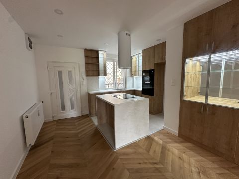 Eladó Lakás 1012 Budapest 1. kerület , PANORÁMÁS, NAPFÉNYES, FELÚJÍTOTT, AZONNAL KÖLTÖZHETŐ!