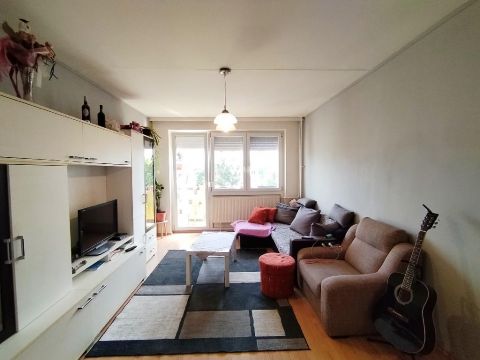 Eladó Lakás 8400 Ajka , 8400 Ajka, Fő út