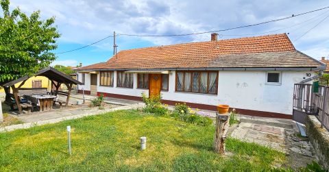 Eladó Ház 6085 Fülöpszállás , Fülöpszálláson csendes zsákutcában 85nm-es takaros ház eladó