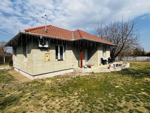 Eladó Ház 2251 Tápiószecső , Önálló, 2 szobás családi ház nagy 827 nm-es telekkel!