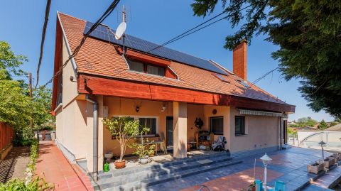 Eladó Ház 2400 Dunaújváros 