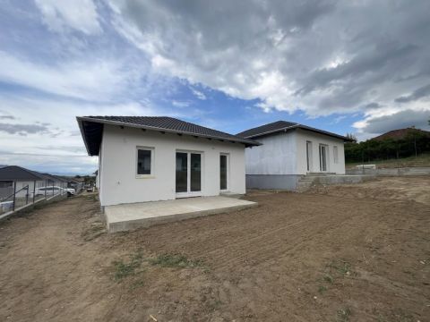 Eladó Ház 2162 Őrbottyán Kálvária utca