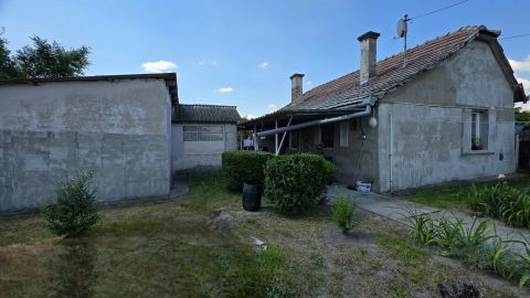 Eladó Ház 2747 Törtel , Nincs utca