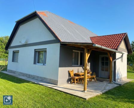Eladó Ház 6045 Ladánybene , 80 nm-es felújított családi ház akácerdővel