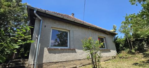 Eladó Ház 2451 Ercsi Csendes,kedvelt környéken zsákutcában