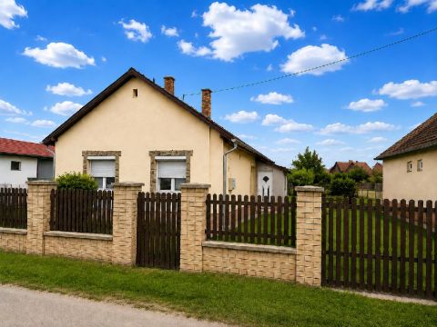 Eladó Ház 4251 Hajdúsámson , 4251 Hajdúsámson, Lakóövezet