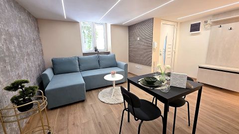 Eladó Lakás 1071 Budapest 7. kerület Damjanich utcában felújított belső két szintes lakás
