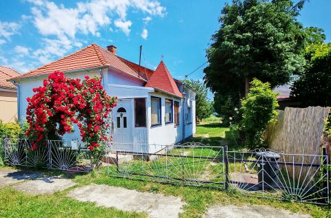 Eladó Ház 8851 Gyékényes , Gyékényesen vízparthoz közeli családi ház eladó! 