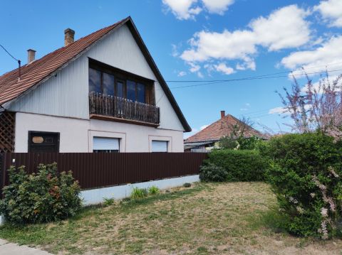 Eladó Ház 2193 Galgahévíz , Galgahévíz turai oldalán