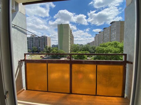 Eladó Lakás 1041 Budapest 4. kerület , Újpesten TELJESKÖRŰEN felújított erkélyes lakás PARK mellett