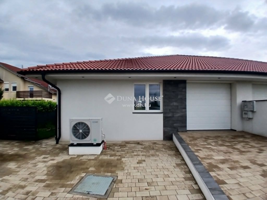 4225 Debrecen — 1/39