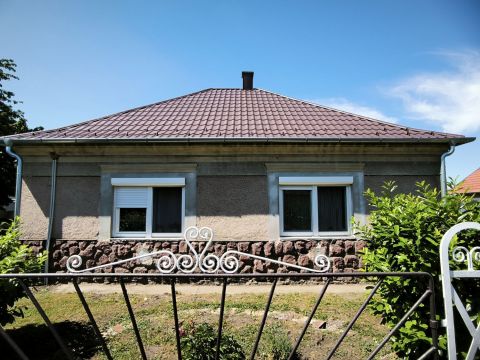 Eladó Ház 9142 Rábapatona , Rábapatonán felújított családiház eladó.