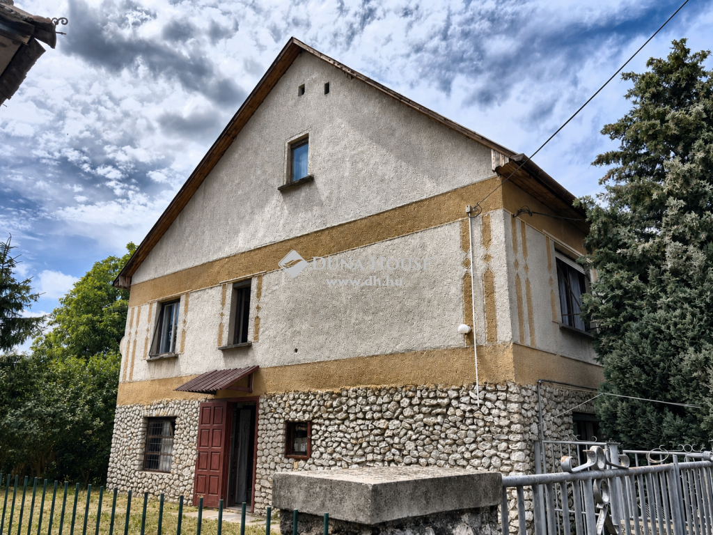 3776 Radostyán , Játszótér közelében — 1/12