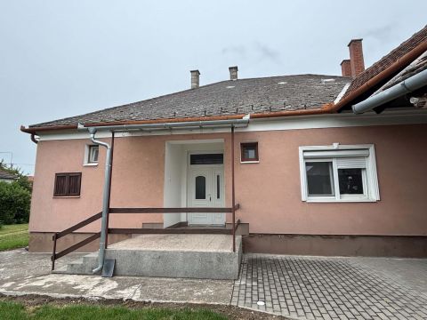 Eladó Ház 9167 Bősárkány , Zrinyi Miklós utca közelében