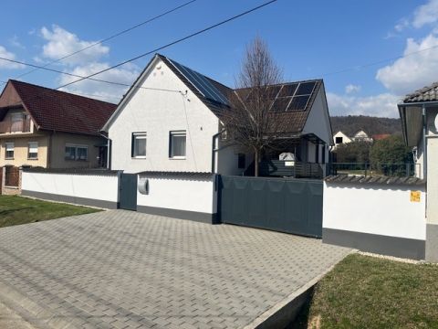 Eladó Ház 7800 Siklós , Máriagyűdön eladó felújított családi ház