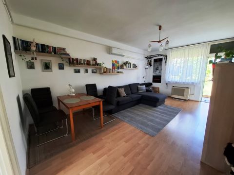Eladó Lakás 1044 Budapest 4. kerület , Újpest Izzó ltp-n 54 m2-es, 2 szoba, loggiás tégla jó állapo