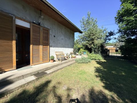 Eladó Ház 6044 Kecskemét Hetény-Úrihegyben tégla építésű nappli+2 szobás ház 