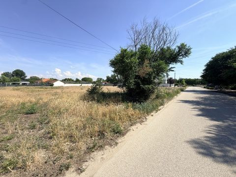 Eladó Telek 6044 Kecskemét , Hetényegyházán aszfaltos út mellett 1.057 m2 építési telek