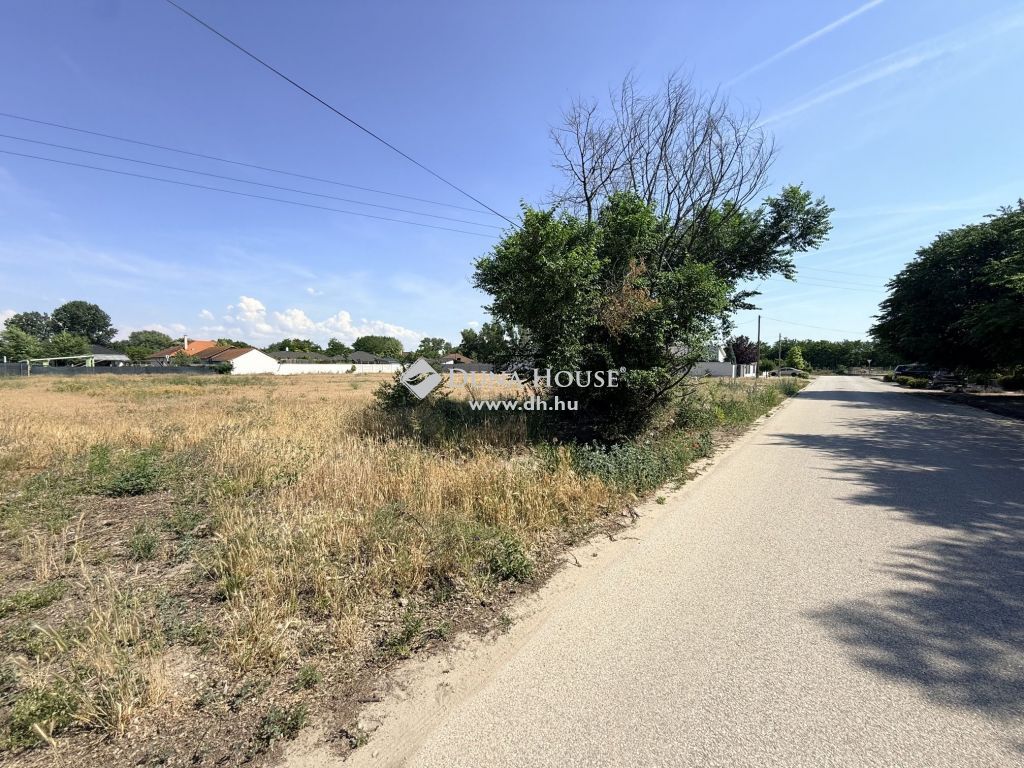 6044 Kecskemét , Hetényegyházán aszfaltos út mellett 1.057 m2 építési telek — 1/5