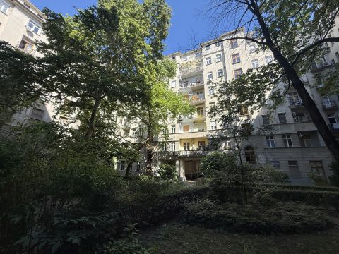 Eladó Lakás 1137 Budapest 13. kerület Újlipótvárosban a Főnix házban erkélyes, 2.5 szobás