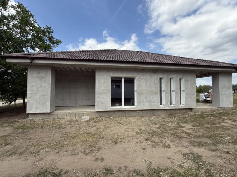 Eladó Ház 2490 Pusztaszabolcs , Jó helyen