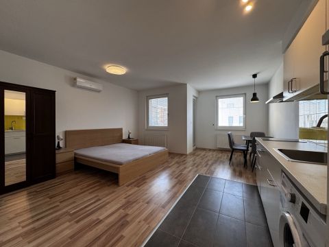 Kiadó Lakás 9025 Győr , Fiatalos, modern lakás a Bercsényi ligetben!