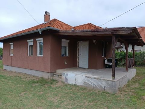 Eladó Ház 2135 Csörög 