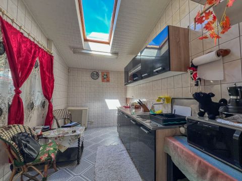 Eladó Lakás 1202 Budapest 20. kerület , Napfényes, szigetelt lakás terasszal, kertrésszel, garázzsal