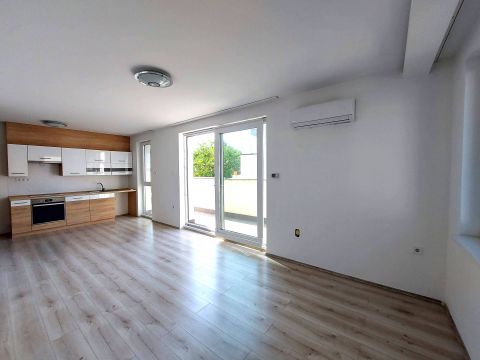 Kiadó Lakás 4031 Debrecen , Debrecen,Hatvan utcai kert