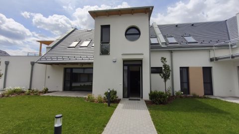 Eladó Lakás 6000 Kecskemét , Kertkapcsolatos belvárosi társasházi lakások