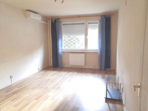 Eladó Lakás 1157 Budapest 15. kerület Piac és a Fő tér közelében, FELÚJÍTOTT