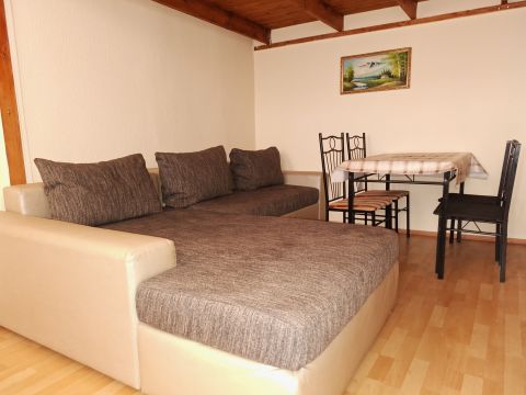 Kiadó Lakás 1064 Budapest 6. kerület 2 szobás 2 galériás diákoknak