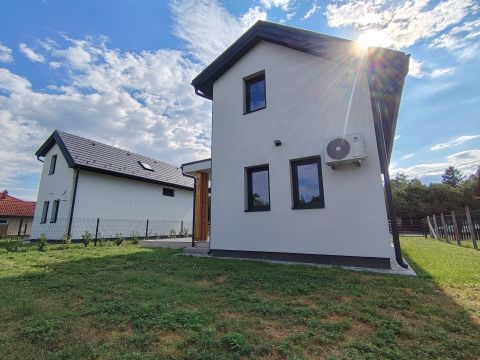 8648 Balatonkeresztúr Hullám utcai strandtól 10 percre újépítésű nyaraló (A)