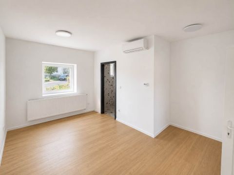 Eladó Lakás 9222 Hegyeshalom Templom közelében