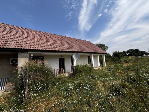 Eladó Lakás 7720 Lovászhetény 