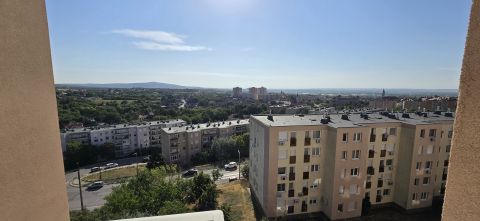 Eladó Lakás 8100 Várpalota 