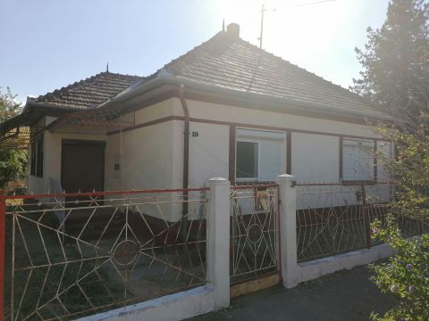 Eladó Ház 2251 Tápiószecső 