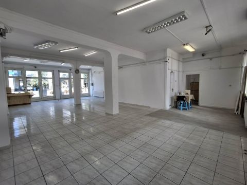 Eladó Üzlethelyiség 4100 Berettyóújfalu 