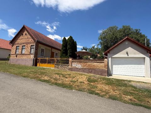 Eladó Ház 7733 Geresdlak , 7733 Geresdlak, templom