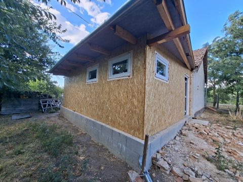 Eladó Ház 2252 Tóalmás Központi részen