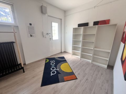 Kiadó Iroda 1025 Budapest 2. kerület 